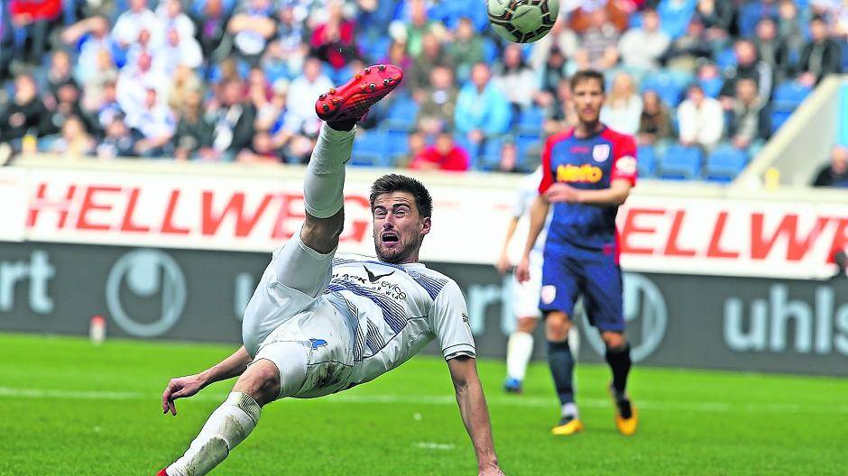  Spektakulär, aber ohne Erfolg. Dustin Bomheuers Seitfallzieher landete in den Armen von Philipp Pentke. Fotos(2): Nagraszus 