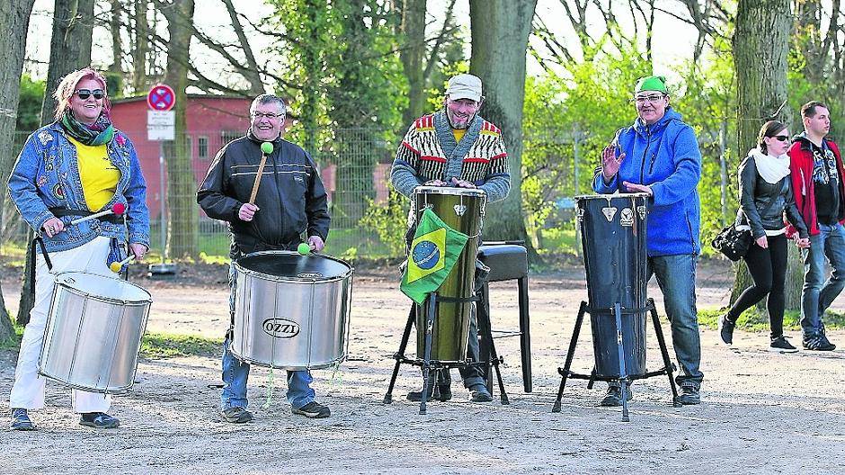 Extra-Motivation für die Läufer am Schluss: „Die Trommelköppe“ bei der Arbeit.