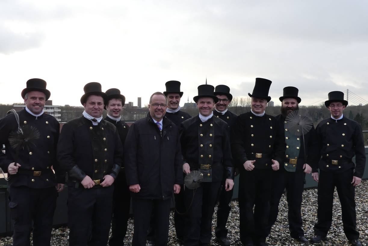 Schornsteinfeger wünschen dem Kreis Wesel Glück