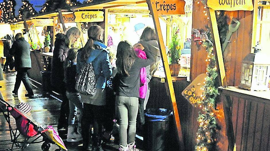Auch am Nikolaus-Sonntag warten auf die Besucher an der stm-Winterwelt die herrlichsten Leckereien.