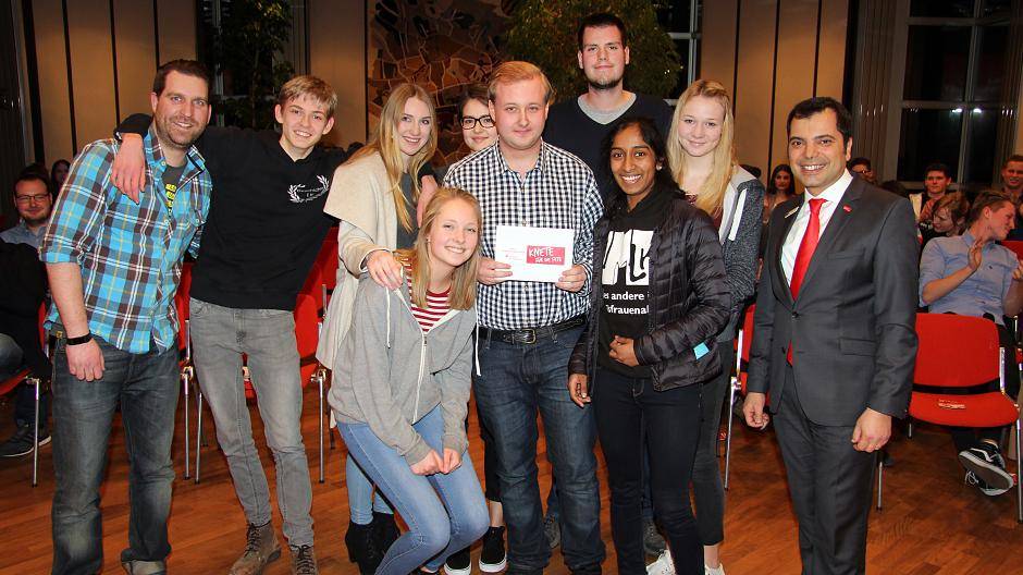 Das Team des Amplonius-Gymnasiums  bekommt 750...