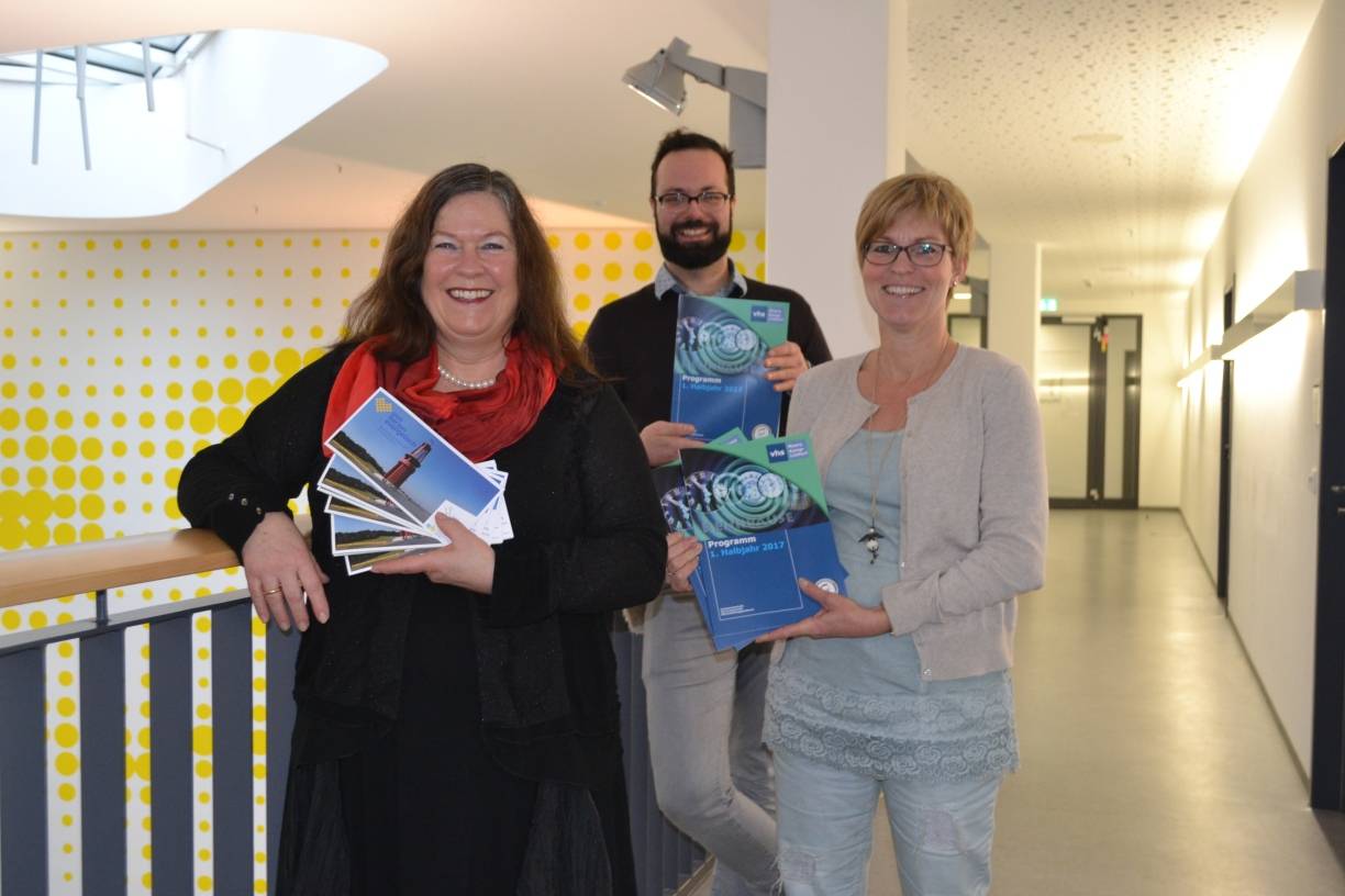 Dorothee Bartsch (Neues ev. Forum), Alexander Borchard (Grafschafter Museum) und Beate Schieren-Ohl (vhs-Leiterin) haben gemeinsam ein umfangreiches Programm auf die Beine gestellt.