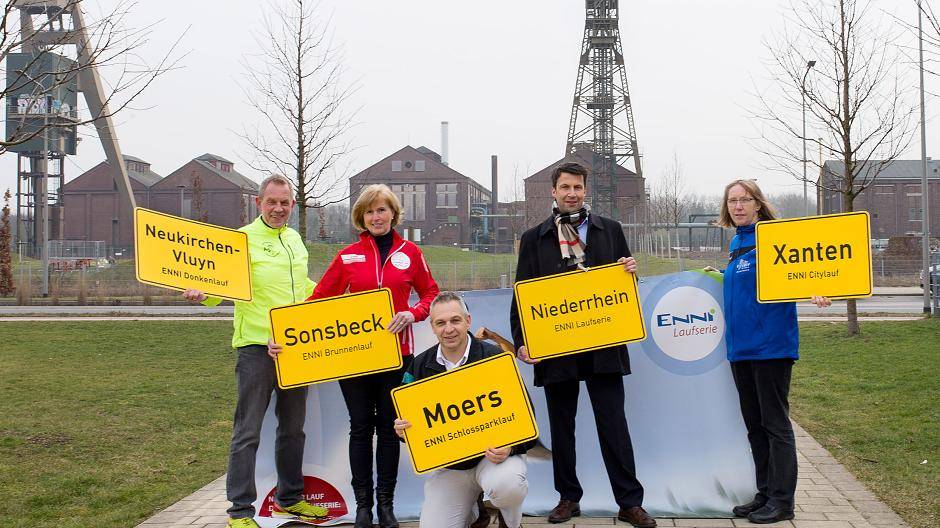 Vl: Bernd Böing (AS Neukirchen-Vluyn), Lucie Raap (SV Sonsbeck), Karl-Otto Kambartel (MTV Moers), Stefan Krämer (Geschäftsführer ENNI Energie &amp; Umwelt Niederrhein) und Adelheid Gehrmann (TuS Xanten).