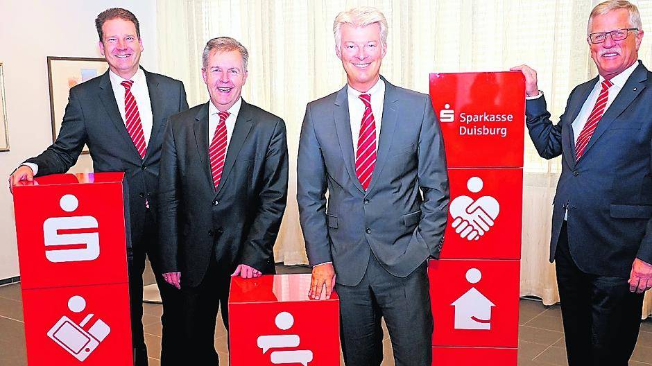  Der Sparkassenvorstand blickt auf ein gutes Geschäftsjahr zurück(von links): Helge Kipping, Ulrich Schneidewind, Dr. Joachim Bonn und Uwe Haddenhorst. 
