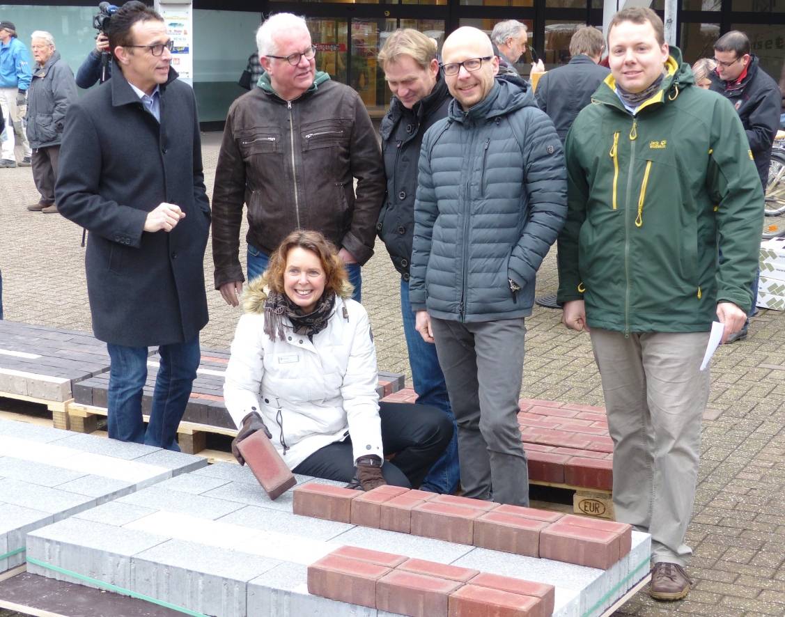 Bürgermeister Prof. Dr. Christoph Landscheidt mit Monika Fraling (Leiterin des Planungsamtes), Jürgen Preuß vom Stadtentwicklungsausschuss, Jürgen Bachmann (B90/ Grüne), Landschaftsarchitekt Matthias Funk und Arne Gogol vom Planungsamt.