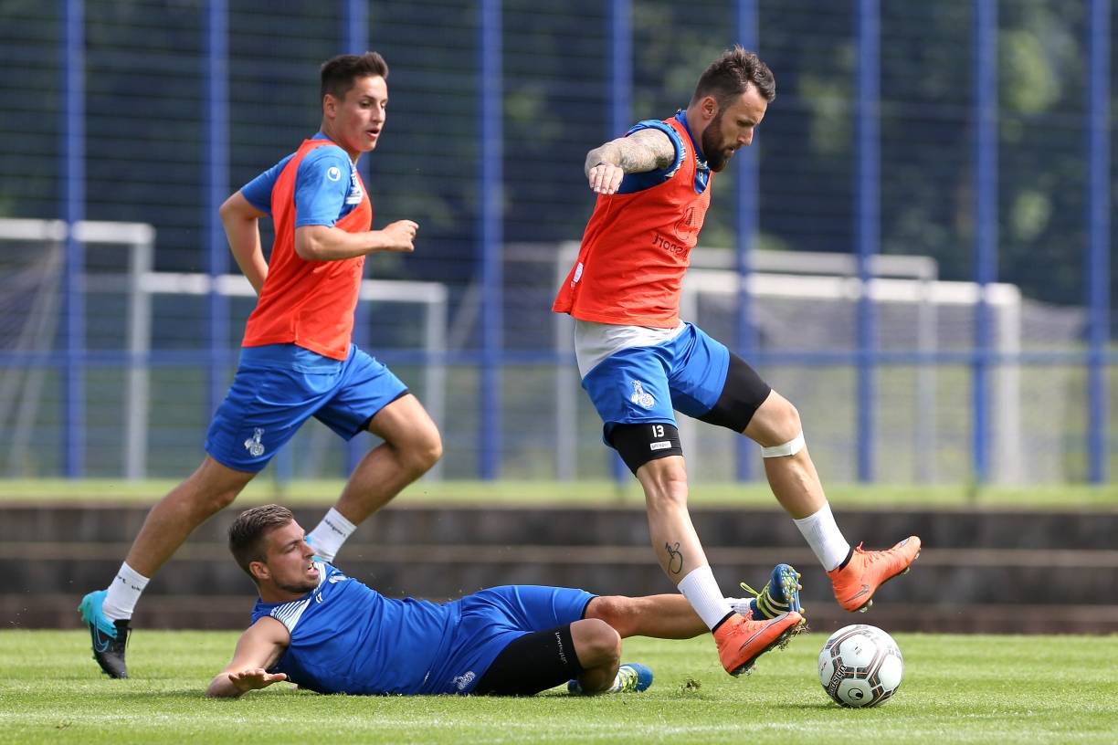  Kevin Wolze, hier im Trainings-Zweikampf mit Zlatko Janjic, weiß, dass es für den MSV in Mainz nicht leicht wird. 