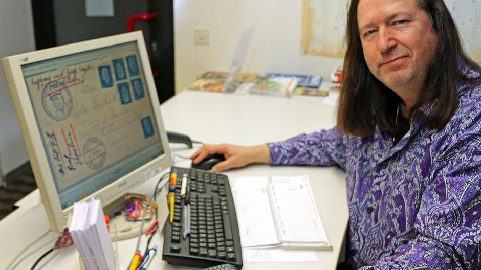 Bibliothekszweigstellenleiter Volker Kuinke war Hermann Ebersbach zwar ein Begriff. Von der „luftigen“ Gemeinsamkeit ahnte er aber nichts.