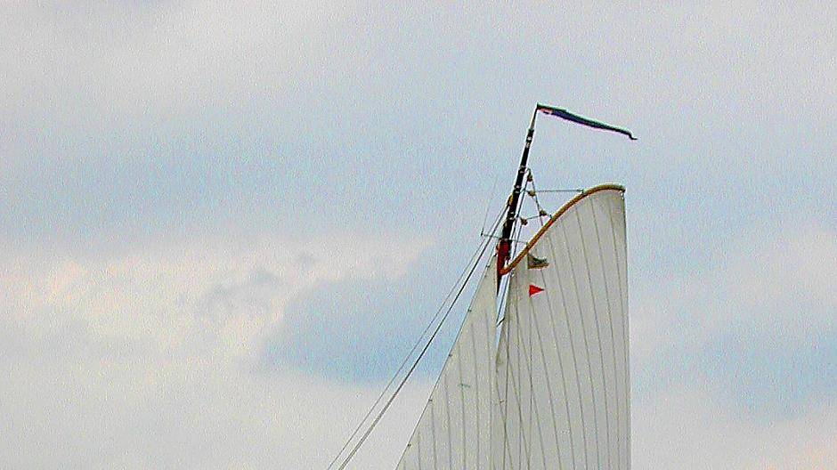  Wenn eine richtig steife Brise weht, macht das Segeln erst so richtig Spaß. 