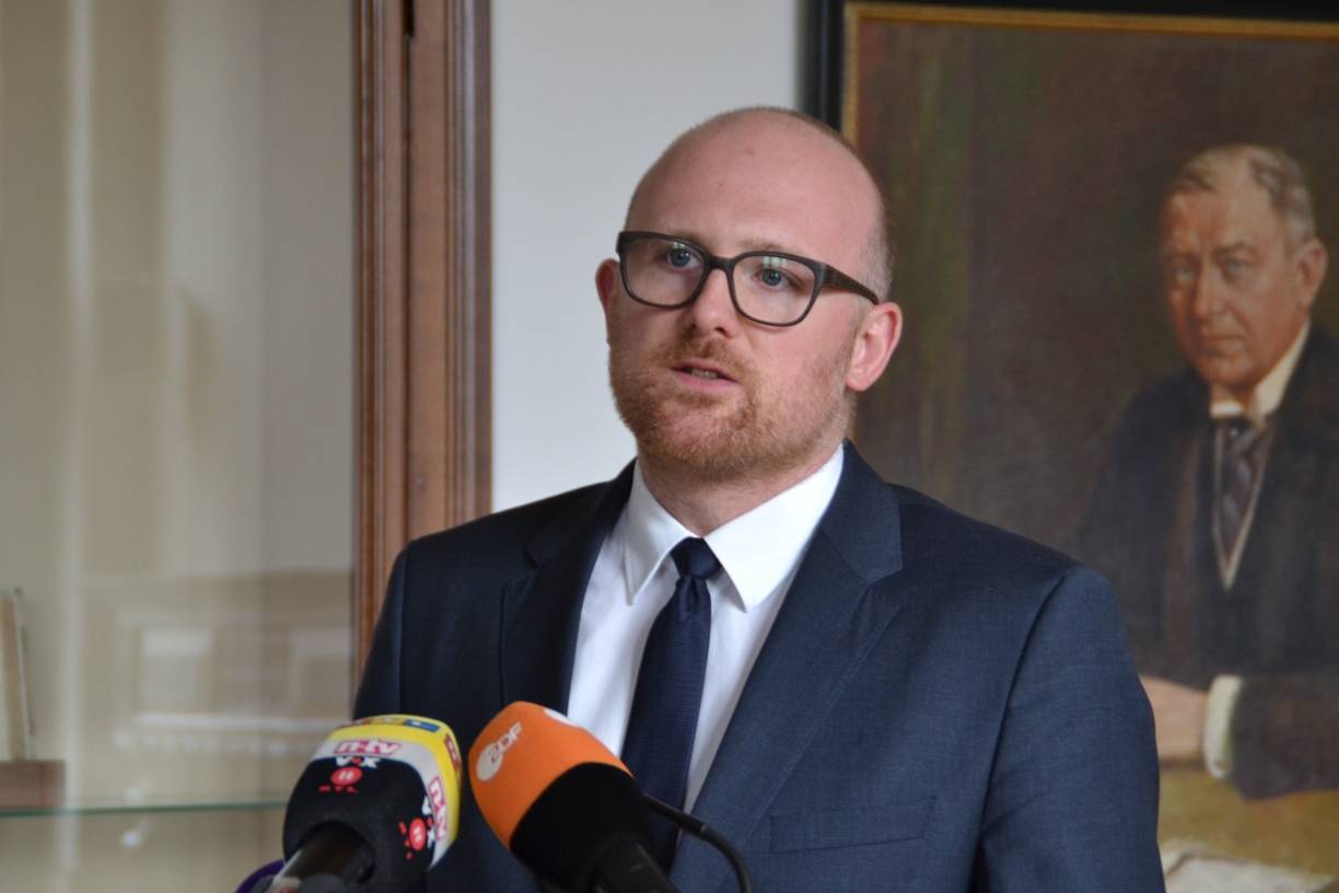  In einer kurzen Erklärung bekundete Oberbürgermeister Sören Link sein Mitgefühl mit den Hinterbliebenen. Fragen zum Thema ließ er heute nicht zu. 