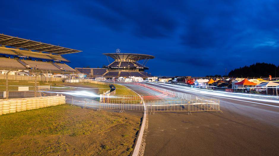 Fahrer, Helfer und Betreuer überzeugten mit einer tollen Teamleistung am Nürburgring. So war auch die Stimmung im Fahrerlager hervorragend.