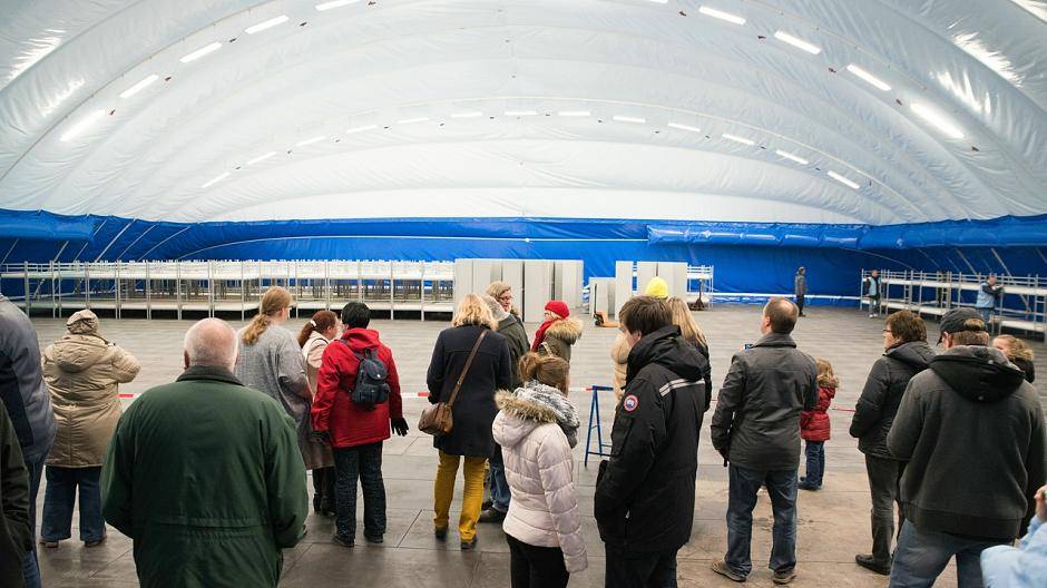 Bürger durften sich im Dezember ein Bild vom Inneren der neuen Halle...