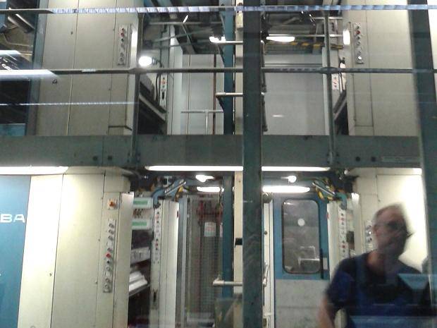 Manche Druckmaschinen - wie diese Cortina - sind so hoch wie ein vierstöckiges...