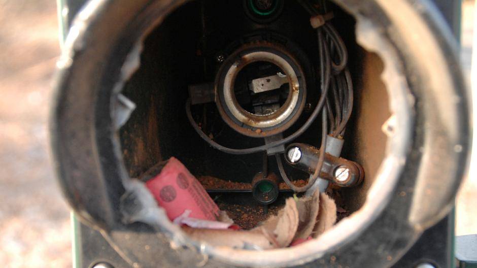 Randalierer zerstören Ampeln