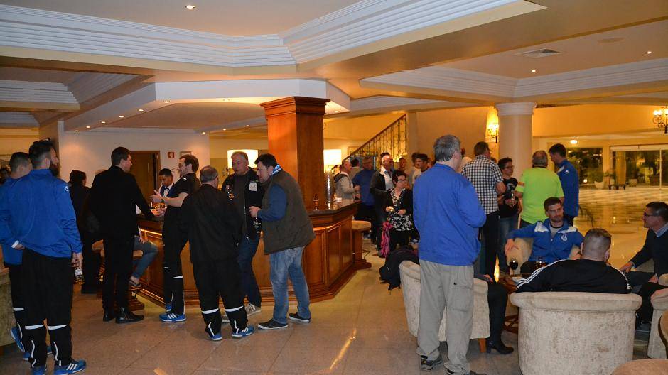 Rund um die Bar im Ria Park Hotel wurde...