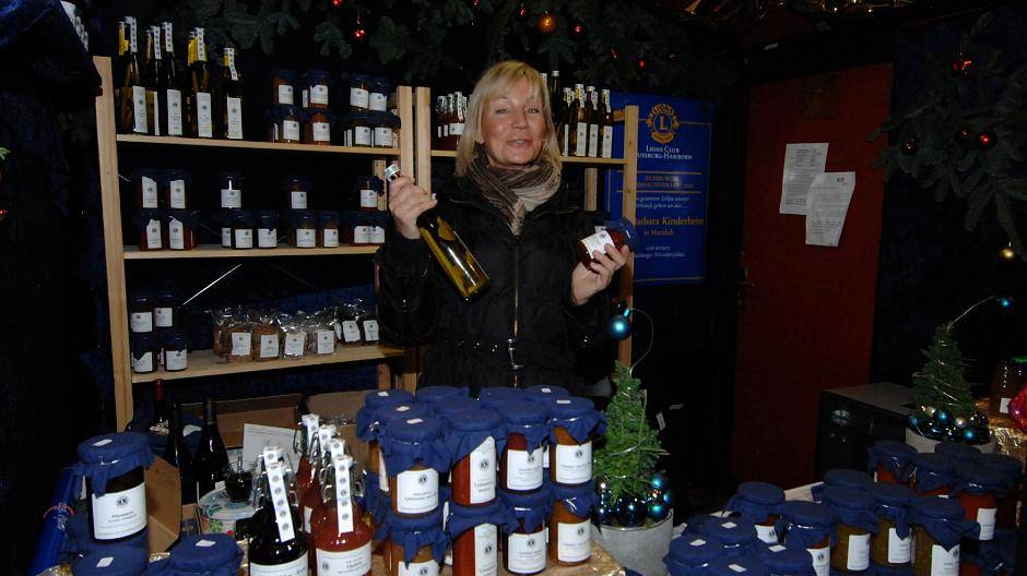  Der Stand auf dem Duisburger Weihnachtsmarkt war bei den Bürgern der Stadt auch in diesem Jahr besonders beliebt. Mit den Einnahmen werden nun soziale Projekte in Duisburg unterstützt. 