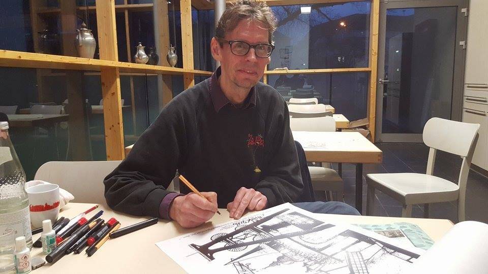  Thomas "Wittek" Wittke beim signieren der Poster. 