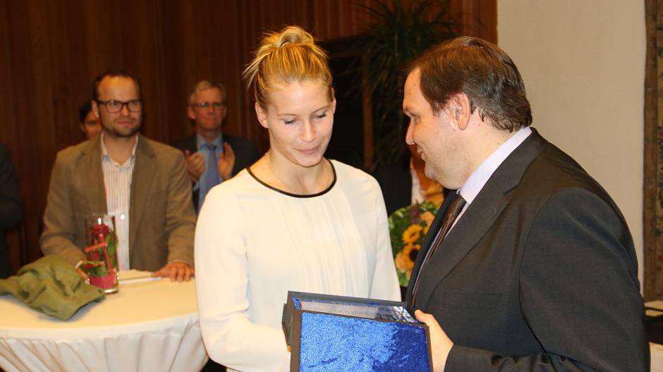 OB Frank Meyer wünschte Ringerin Aline Focken viel Medaillen-Glück für Olympia 2020...