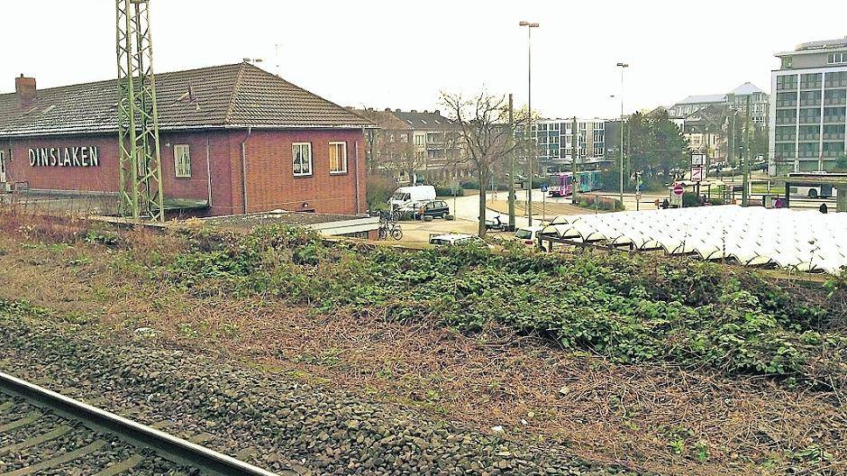  Der Dinslakener Bahnhofsvorplatz soll umgestaltet werden. Bürgerinnen und Bürger dürfen sich am Planentwurf mit Ideen beteiligen. 