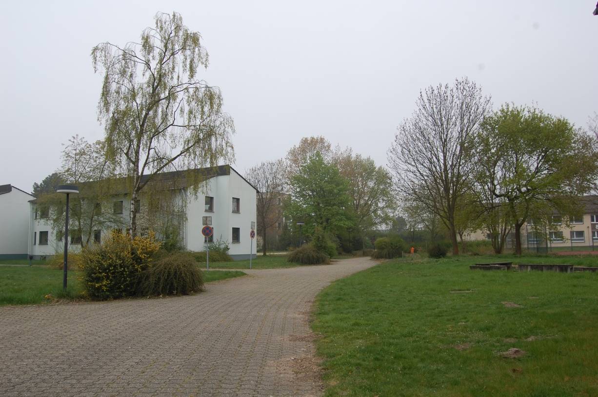 Auf dem CJD-Gelände an der Wiesfurthstraße hat Neukirchen-Vluyn bereits Flüchtlinge untergebracht. Nun hat Moers dort ein Haus für unbegleitete minderjährige Flüchtlinge angemietet.