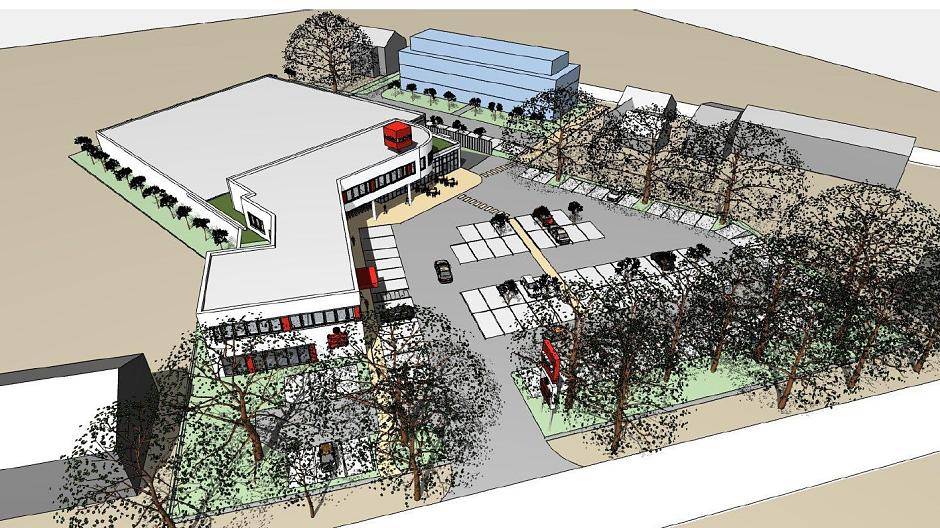 So soll es laut Modellzeichnung am Standort der ehemaligen Alfred-Hitz-Schule künftig aussehen. In dem großen weißen Gebäude befindet sich vorne eine Sparkasse, sowie weitere Büros. Mittig neben dem Eingangsbereich zum Lebensmittelmarkt ist ein Café/Bäcker geplant und den hinteren Teil belegt dann das Sortiment des Lebensmittlers. Das blaue Gebäude ist als Wohnhaus ausgewiesen.