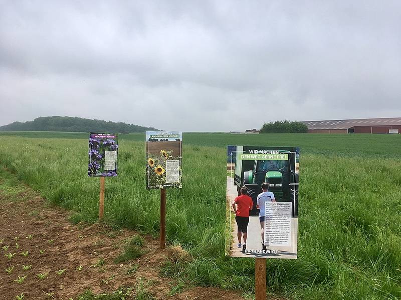  Kreisbauernschaften Krefeld-Viersen macht mit!: Bunte Schilder geben Infos am Feldrand