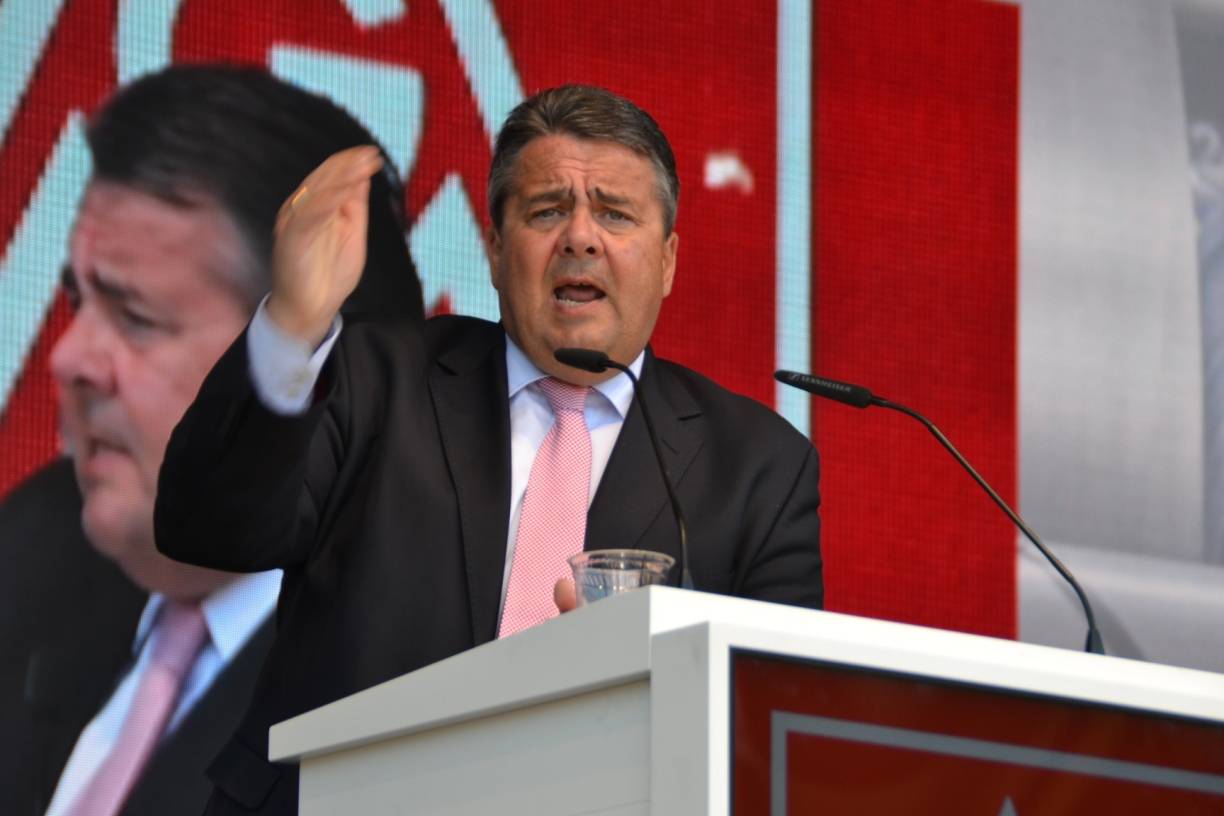  "Für den Stahlstandort Deutschland und seine Arbeitsplätze ist weltweit sauberer Wettbewerb unverzichtbar und überlebensnotwendig." Bundeswirtschaftsminister Sigmar Gabriel beim Stahlaktionstag in Duisburg. 