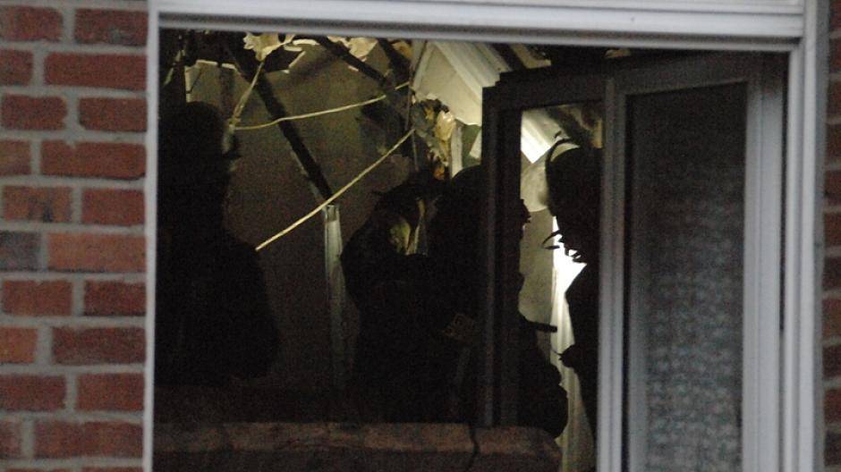 Doch im Innern müssen Zwischendecken eingerissen werden, um Brandnester unschädlich zu...