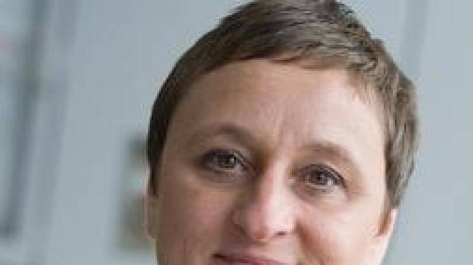 Schriftstellerin Sabine Klewe kommt mit ihrem Buch „Der Nachtjäger“ in die Stadtbibliothek Meerbusch.