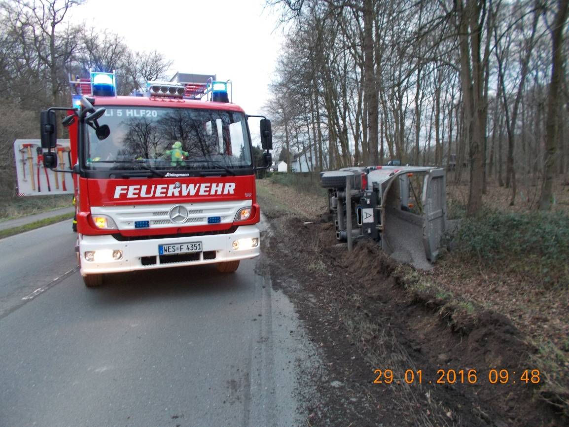 Sattelschlepper umgestürzt