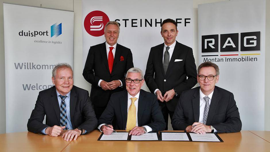 Markus Teuber (Geschäftsführer der logport ruhr GmbH), Erich Staake (Vorstandsvorsitzender der Duisburger Hafen AG), Hans-Ulrich Bussas (Geschäftsführer der Kappa Immobilien Verwaltungs GmbH &amp; Co. KG, Investorengesellschaft der Steinhoff-Gruppe), Prof. Dr. Christoph Landscheidt (Bürgermeister der Stadt Kamp-Lintfort) und Detlev Stickann (Geschäftsführer der logport ruhr GmbH).
