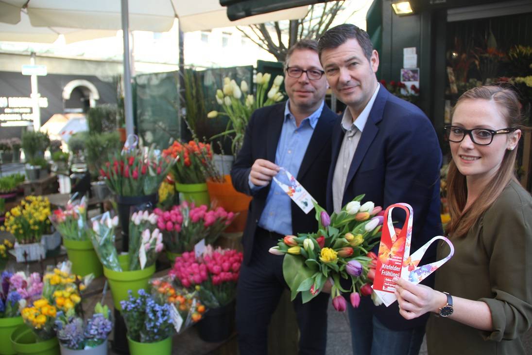  Freuen sich auf den „Krefelder Frühling!“ (v.l.): Marcus Stocks (Geschäftsführer der Agentur Nimm3), Veith Winkels (Geschäftsführer City Anzeigenblatt Krefeld) und Lea Rohde (Nimm3). 