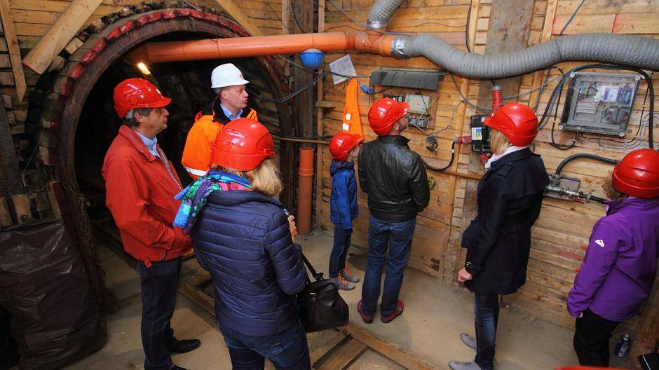 Schachtvortrieb nach rechts (Richtung St. Tönis) und links...
