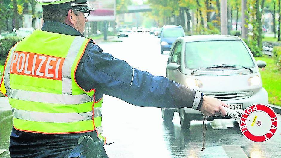  Überhöhte Geschwindigkeit bleibt landesweit der „Killer Nr. 1“. Daher sind Geschwindigkeitskontrollen unerlässlich, um hier die Zahl der schweren Unfälle zu reduzieren. 