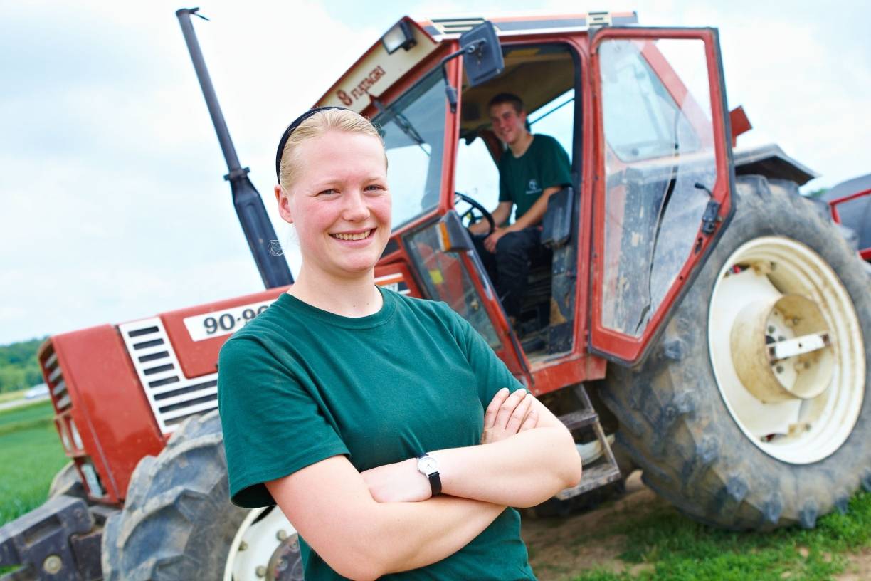 Der Einsatz von Maschinen ist selbstverständlich für den Gärtnerberuf - und reicht von akkubetriebenen Kleingeräten bis hin zu moderner Computertechnik und großen Fahrzeugen.