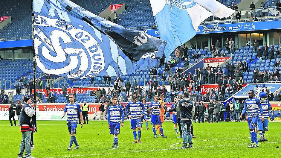 Mit einem Pfeifkonzert wurden die MSV-Spieler nach dem 0:1 verabschiedet.