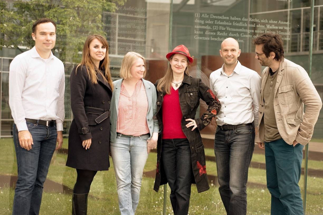 Wollen der Demokratie auf die Sprünge helfen: Greogor Hackmack, Jagoda Marinic, Anne Straube, Anke Domscheidt-Berg, Marco Bülow und Nicol Ljubic.