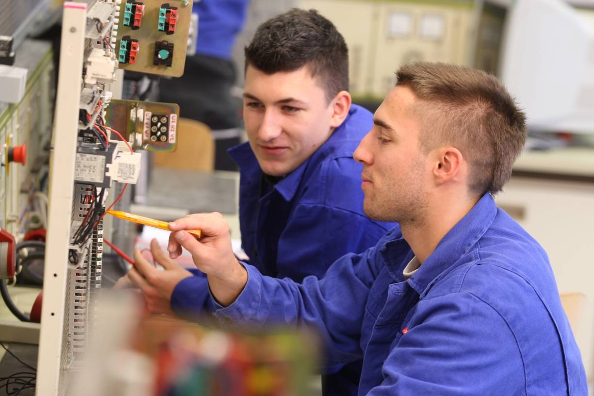 Azubis händeringend gesucht