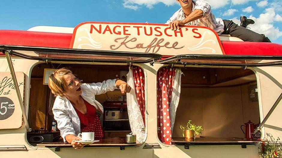  Omnivolant bieten Artistik, Jonglage und eine Feuershow. 