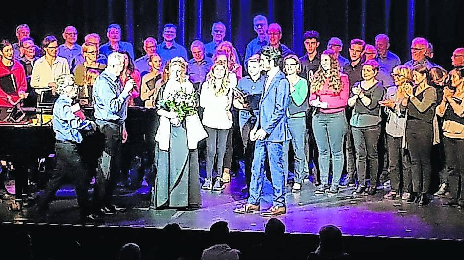 Am Ende war ihnen der Applaus gewiss: Die Sängerinnen und Sänger beim Konzertabend im Wasserturm des Männerchor Lank-Latum 1860/62.