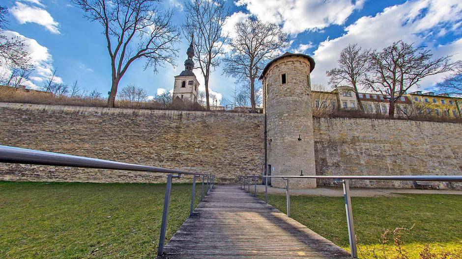 Die Stadtmauer in Schweinfurt kann auch im Rahmen eines geführten Stadtmauerrundganges...