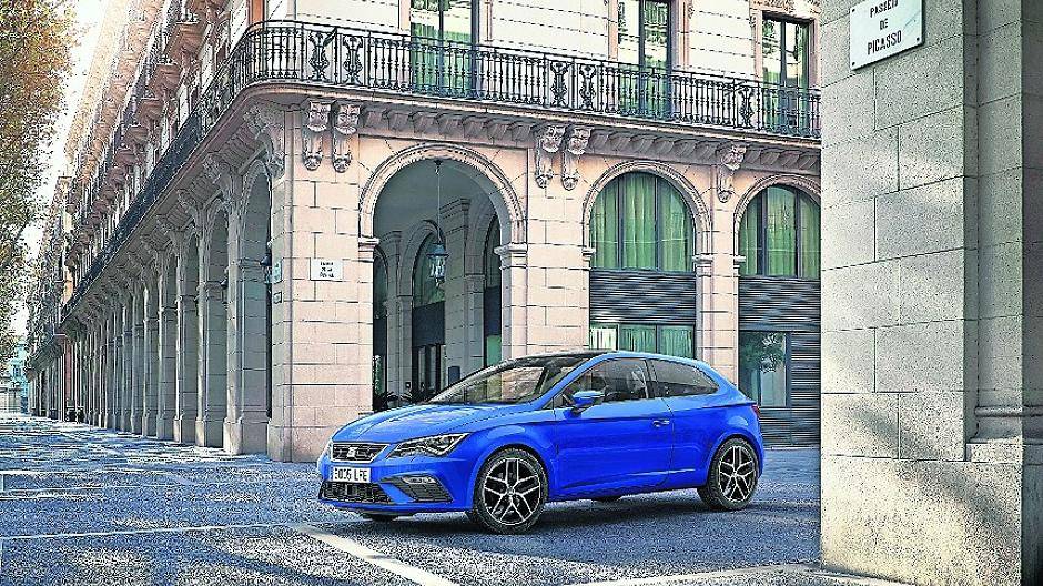 Die neue, wesentlich verbesserte Außenbeleuchtung ist besonders erwähnenswert, denn Heckleuchten und Frontscheinwerfer sind komplett mit der Full-LED-Technologie ausgestattet, die auch bei extremen Wetterverhältnissen gute Ergebnisse erzielt.