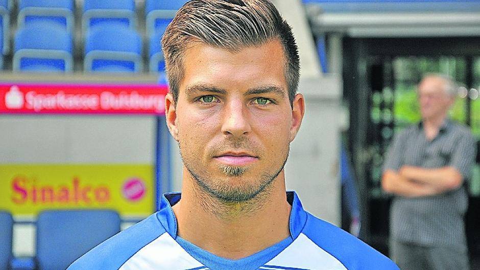  Zwei, die sich mögen, die aber auch gleichzeitig um einen Stammplatz auf der linken Seite konkurrieren. Hier hatte Kevin Wolze zuletzt die Nase vorn. Für heute will MSV-Coach Ilia Gruev sich aber nicht in die Karten gucken lassen. Vielleicht laufen Wolze und Dennis Grote ja wieder gemeinsam auf? 