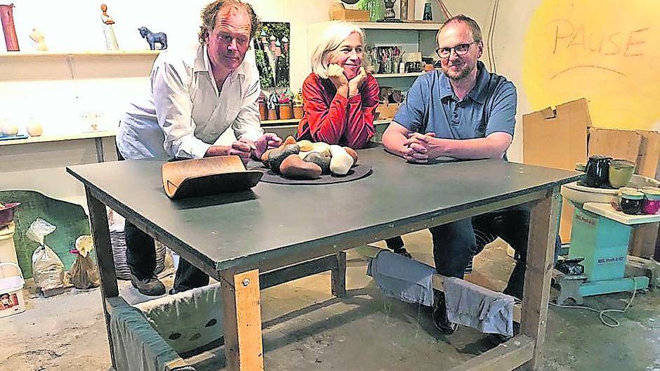 Stellen ihre Werke in Osterath aus: Theo Esser (links), Ellen Rhein und Michael Rothert.