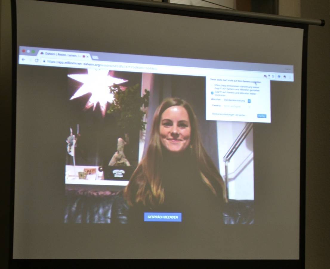 Daheim ist online: Als erste ist Projektmitarbeiterin Carla aus Berlin zugeschaltet.