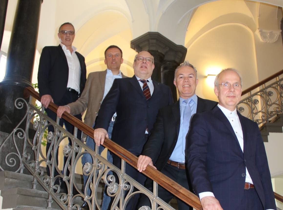  Der Vorstand des Handelsverbands Krefeld - Kempen -Viersen (v.l.): Peter Gather, Michael Scharfenberg, Vorsitzender Hartmut Janßen, Rainer Höppner und Geschäftsführer Markus Ottersbach 