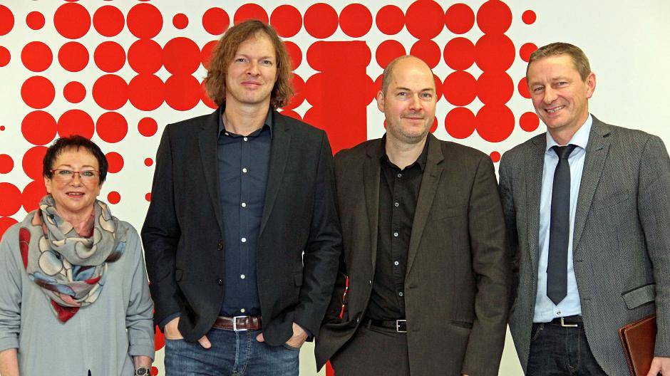  Carmen Weist, Tim Isfort, Claus Arndt und Wolfgang Thoenes (v.l.) freuen sich auf das kommende moers festival. 