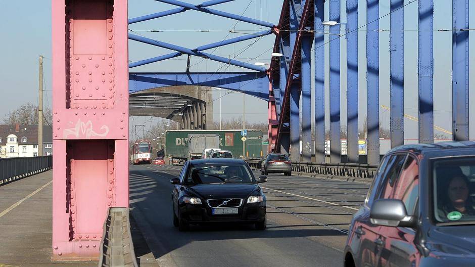 Über den Karl-Lehr-Brückenzug donnern derzeit mehr Vorwürfe als Lkws ...