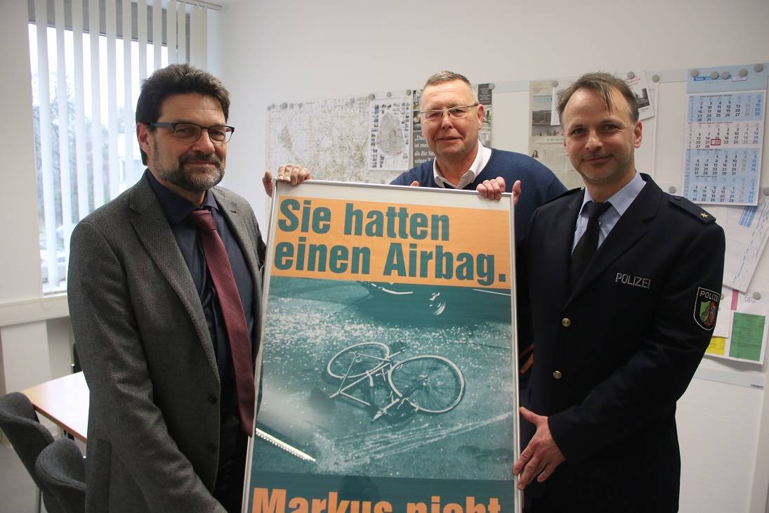 78 Kinder bei Unfällen verletzt: Parkende SUV als Sichtproblem