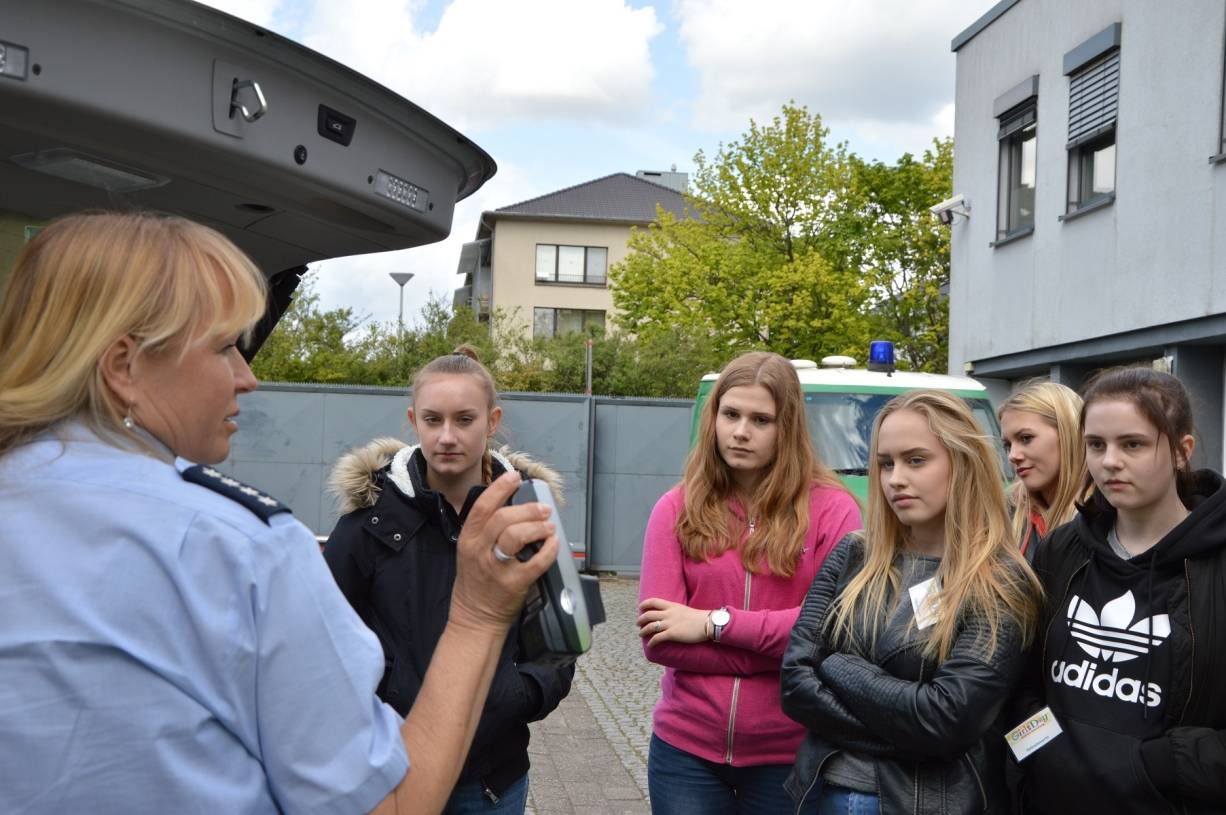 Die letzte Polizistin in der Evakuierungszone