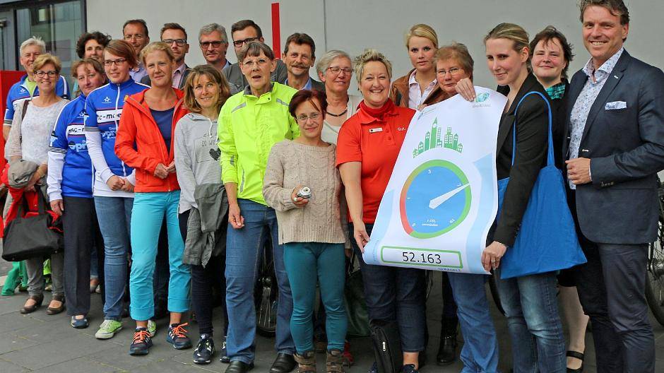 Insgesamt 52.163 Kilometer erradelten 245 Moerserinnen und Moerser. 